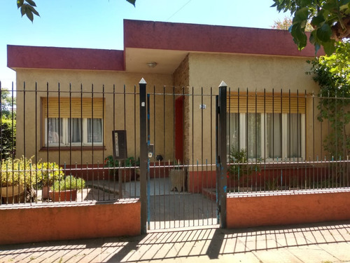 Casa Centrica En Venta, Marcos Paz. 