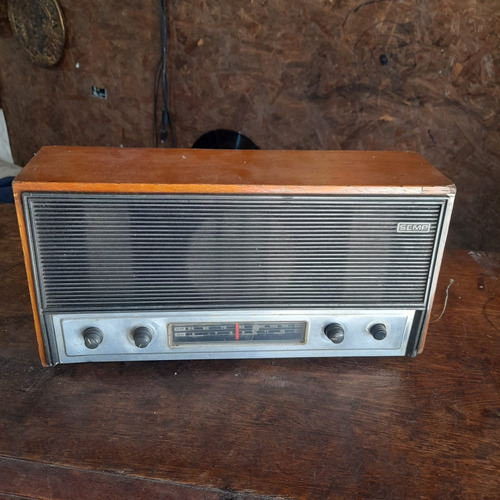 Imagem 2 de 8 de Rádio Antigo Semp Madeira Sem Funcionar Decorativo