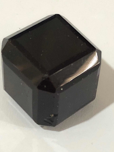 Topacio 84.20 Cts Natural Océano Rojo Cubo Piedra Suelta Rojo