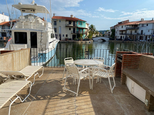 Townhouse En Venta Pueblo Viejo Moderno (isla Creta)