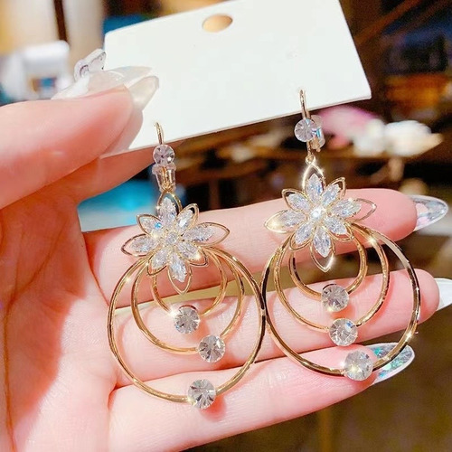 Aretes De Circulo Con Flor Moda Fashion