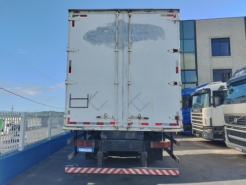 Iveco Tector 240e25 6x2 2009