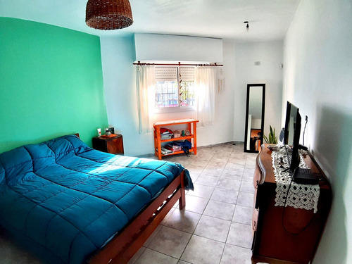 Casa En Venta En La Plata, 2 Dormitorios Y Galpón
