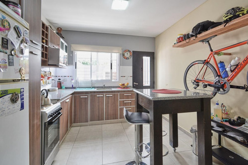 Duplex En Venta Cochera Y Jardín En Ituzaingó