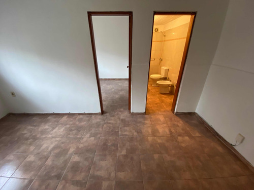 Imagen 5 de 12 de Apartamento En Alquiler Aguada 1 Dormitorio Al Frente Planta Baja