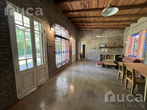 Venta | Pintoresca Casa Rustica De 4 Dorm C/jardin | Barrio Residencial La Bota