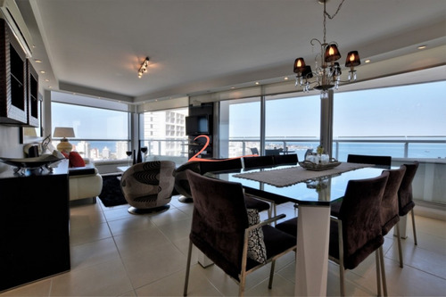 Apartamento De 3 Dormitorios En Venta Y Alquiler Temporario, Playa Mansa. Punta Del Este- Ref: 5335