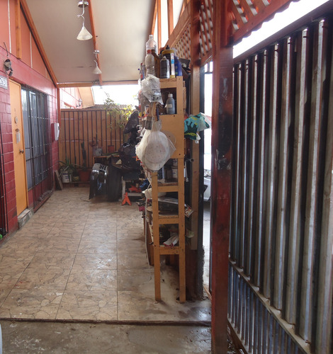 Vendo Casa 2 Dormitorios 3 Estacionamientos Compañia Alta