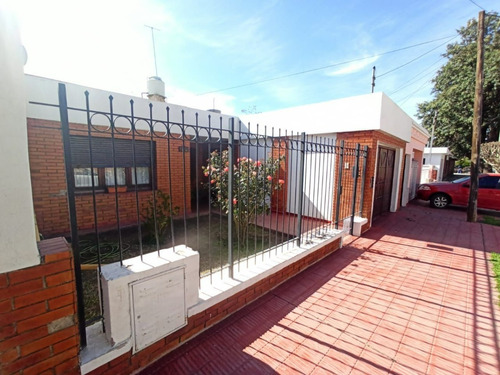 Aloja Inmobiliaria - Vendo Casa Céntrica En Cruz Del Eje.