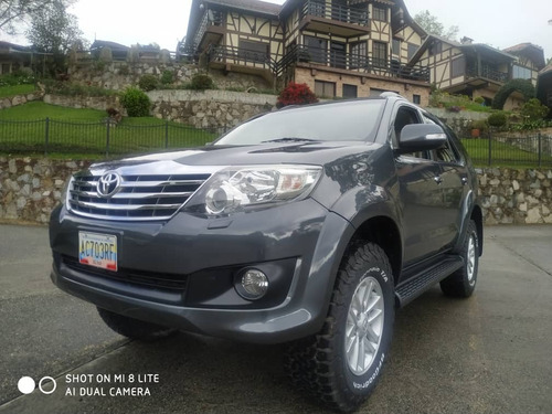 Imagen 1 de 9 de Toyota Fortuner 4x4
