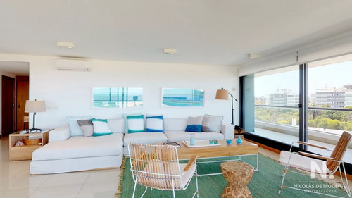 Pent House De 3 Dormitorios En Suite En Edificio Blue Bird , Punta Del Este , Playa Brava