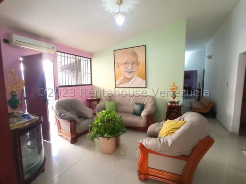 Julio Latouche 24-7529 Casa En Venta Trigal Sur Valencia, Amplia, Cómoda, Totalmente Re-modelada, Tanque Subterráneo