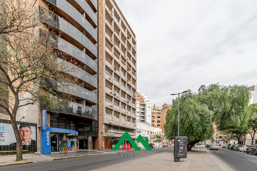 Departamento En Venta Piso Entero, 4 Dormitorios, Cochera En Nueva Córdoba Apto Crédito