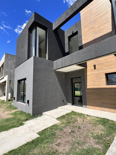 Venta Casa A Estrenar 2 Dormitorios 1 En Suite