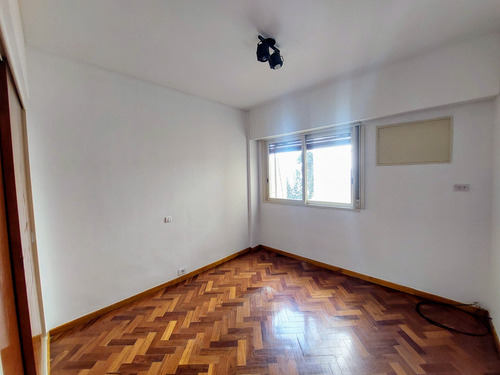 Departamento En Alquiler Con Cochera En Flores