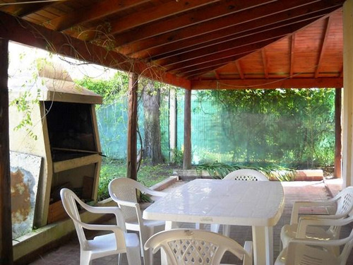 Casa En Venta - 4 Dormitorios 2 Baños - 450mts2 - Mar Del Tuyú