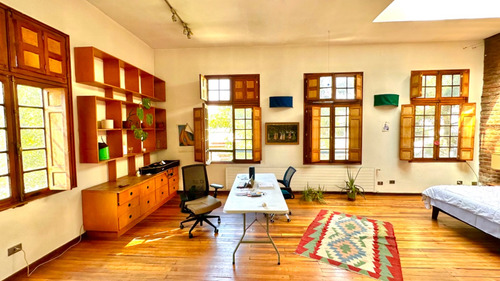 Casa Tres Niveles Barrio Histórico Doble Altura Muy Luminosa