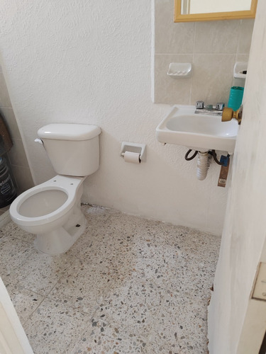 Casa De Un Piso Con 2 Habitaciones Muy Bien Ubicada