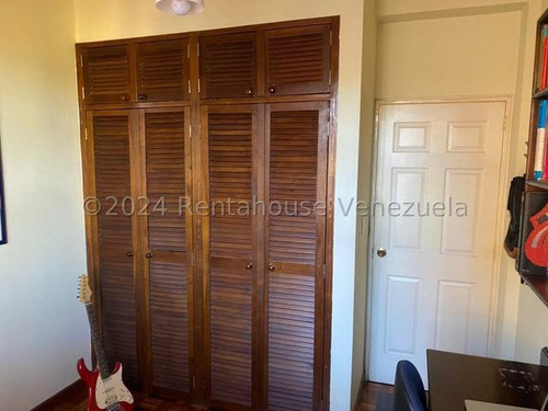 Townhouse En Venta Remodelado Urbanización Santa María Los Teques