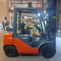 Comprar Alquiler Autoelevador Clark Sampi