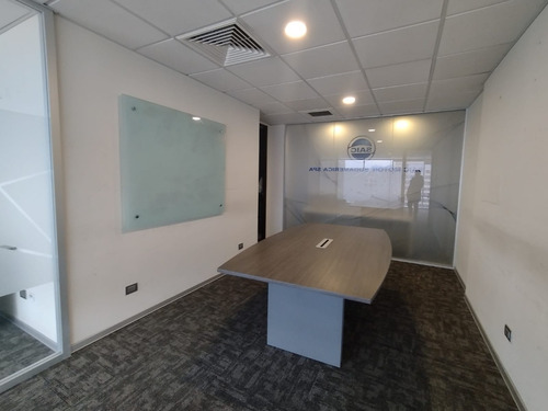 Excelente Oficina De 236 M2 En Arriendo En Exclusivo Sector
