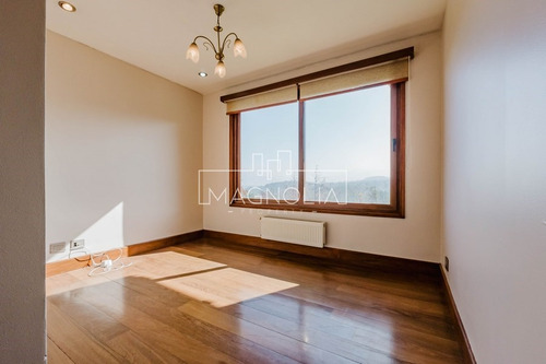 Casa En Arriendo De 5 Dorm. En Lo Barnechea