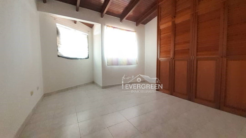 Imagen 6 de 11 de Townhouse En Venta - Av Centurion - Nueva Barcelona 04248116548