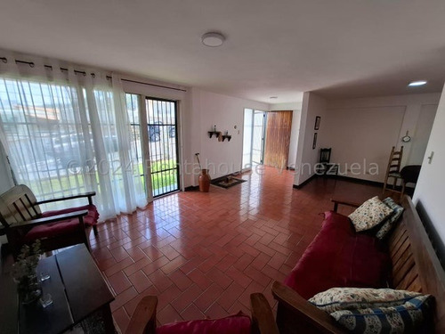 Jg Cod Flex 24-24973 Se Vende Bella Y Espaciosa Casa En Alto Prado Negociable