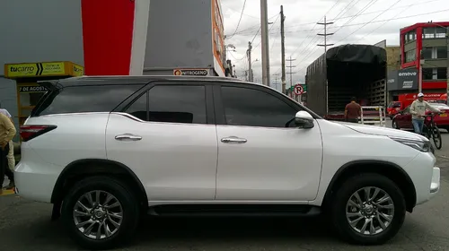 Toyota Fortuner 2.4 Diésel Srv 4X2