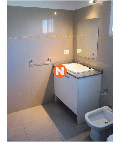 Impecable Casa Minimalista, Moderna, A Pocas Cuadras De La Playa Mansa. - Ref: 216355