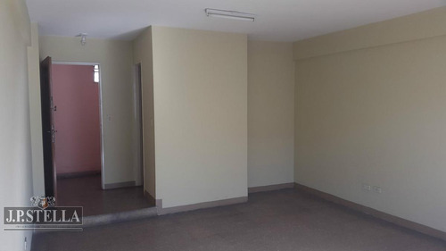 Imagen 3 de 9 de Oficina 27 M² Cubiertos - 1º Piso Por Escalera - S.justo (ctro)