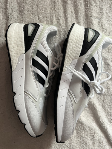 Tenis adidas Boost 2.0 Blanco/negro (Usado)