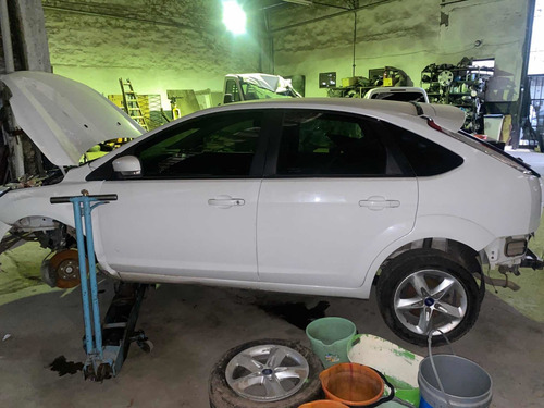 Ford Focus Ii Trend Plus 1,6 Nafta 5p Chocado Funcionando
