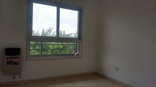 Imagen 8 de 12 de Departamento En Venta En Merlo