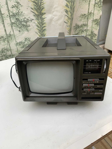 Tv Portátil Com Tela De 5 Polegadas Funcionando