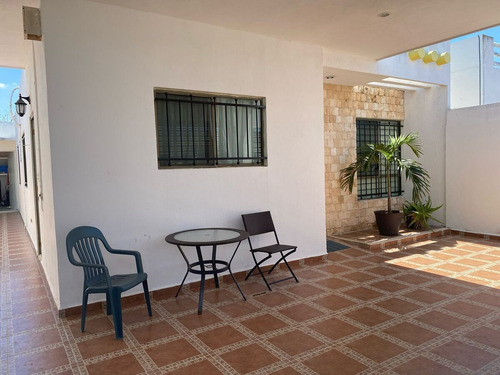 ¡casa Amueblada En Esquina Con Paneles Solares En Las Américas, Mérida!