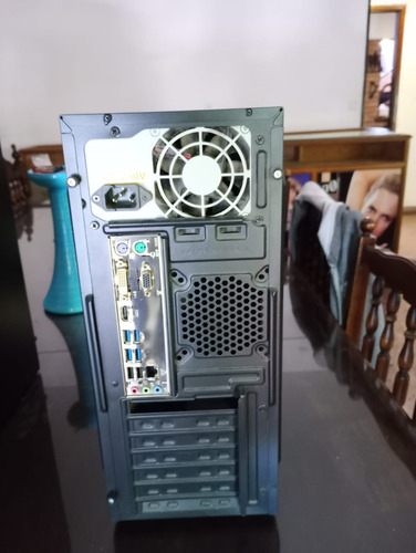 Pc Amd Ryzen 3 2200g 1tb Hdd 8gb Ram + Teclado Y Mouse (Usado)