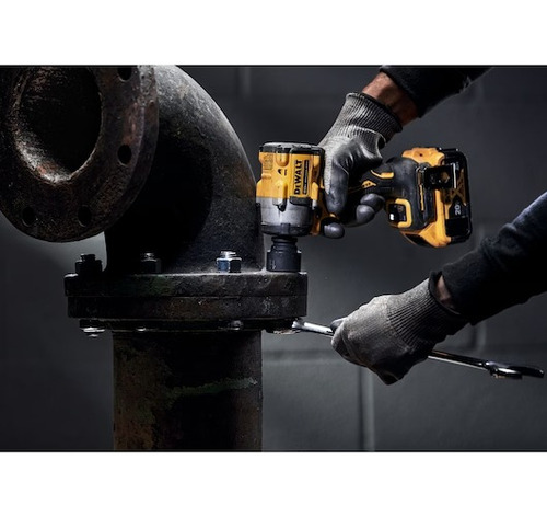 Llave De Impacto De 1/2 Atomic Dewalt Dcf922d2-b3 Color Amarillo