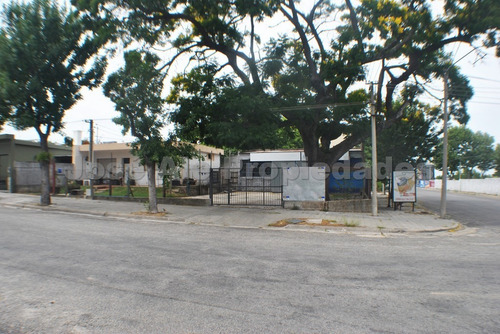 Imagen 4 de 4 de En Venta Importante Esquina Colonia Del Sacramento