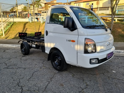 Imagem 3 de 15 de Hyundai Hr 2018 2.5 Hd Cab. Curta S/ Carroceria Tci 2p