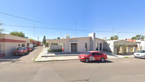 Casa De Un Nivel Con Excelente Ubicacion, 3 Recamaras, 2 Baños, 1 Lugar De Estacionamiento Con Uso De Suelo