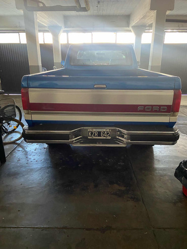 Ford F-150 V8