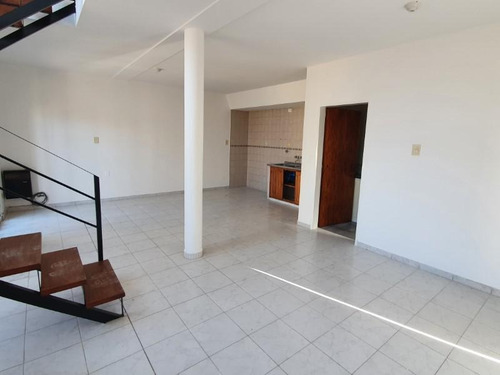 Imagen 22 de 28 de Casa De Tres Dormitorios, Dos Baños, Cochera, Amplio Terreno Y Pileta