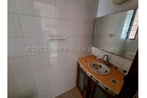 Imagen 11 de 21 de #23-15357 Comodo Y Amplio Townhouse Ubicado En Llano Alto