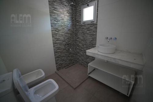 Imagen 25 de 30 de Hermoso Dúplex En Mármol - 2 Dormitorios