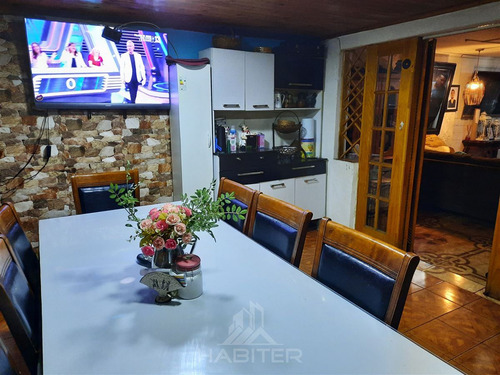 Amplia Casa Esquina En Venta De 3 Dorm. 2 Baños En Curicó