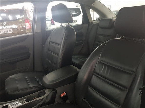 Ford Focus 2.0 Ghia Sedan 16v