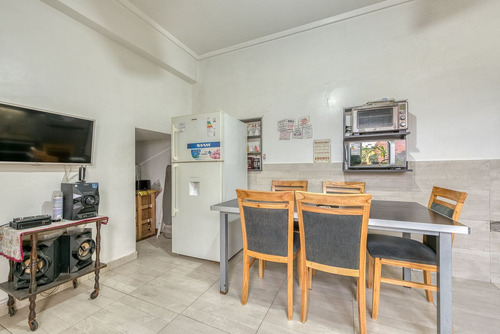 Venta Casa 5 Dormitorios En Boedo Cochera Patio