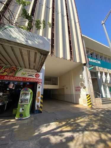 Imagen 2 de 14 de Remax Vende Cochera En Centro