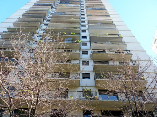 Hermoso 3 Ambientes Con Balcón Al Frente - Muy Luminoso - Vista Abierta - Excelente Ubicación -